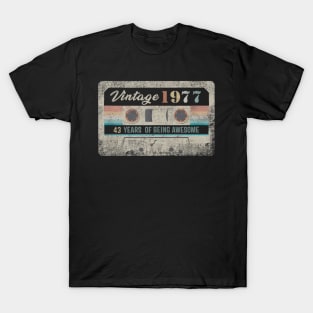 Vintage 1977 Made In 1977 43 Years Old 43rd Birthday Gift T-Shirt